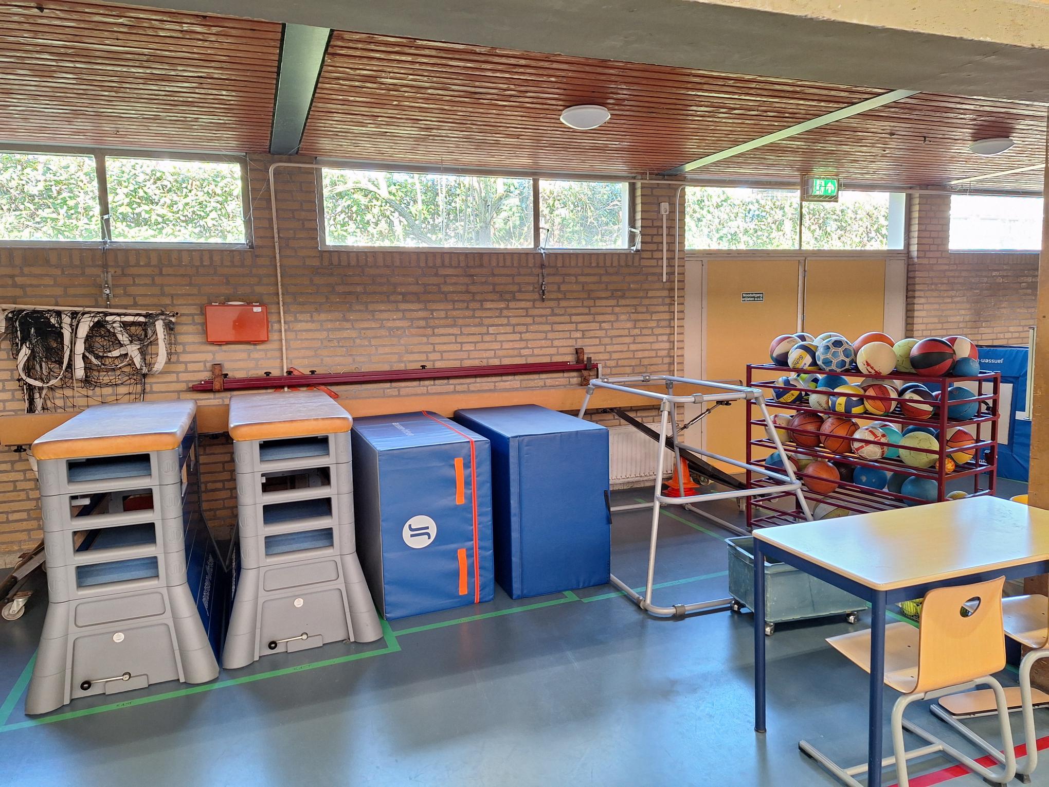 opslagruimte met gymtoestellen