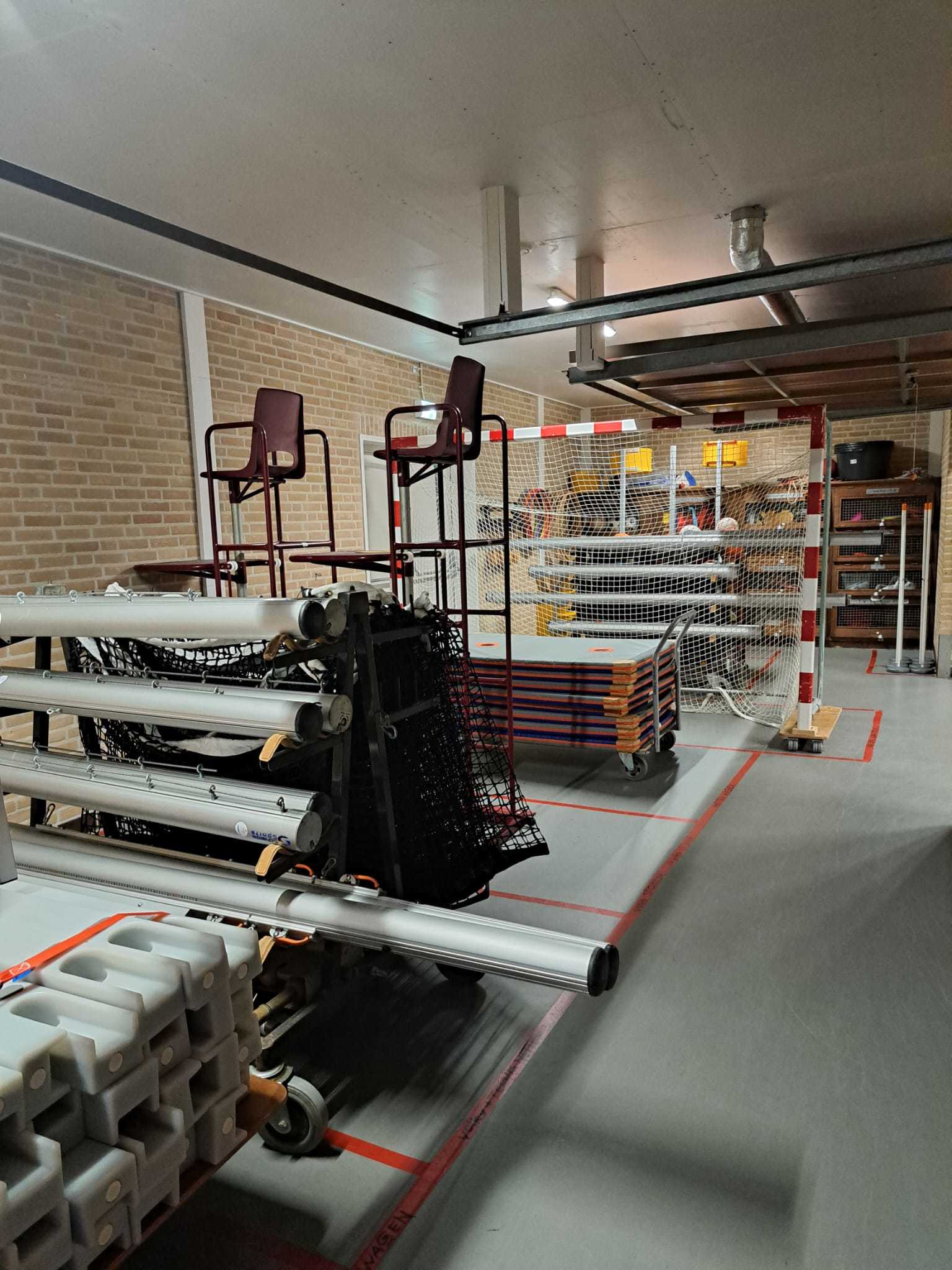 sportmaterialen in opslag