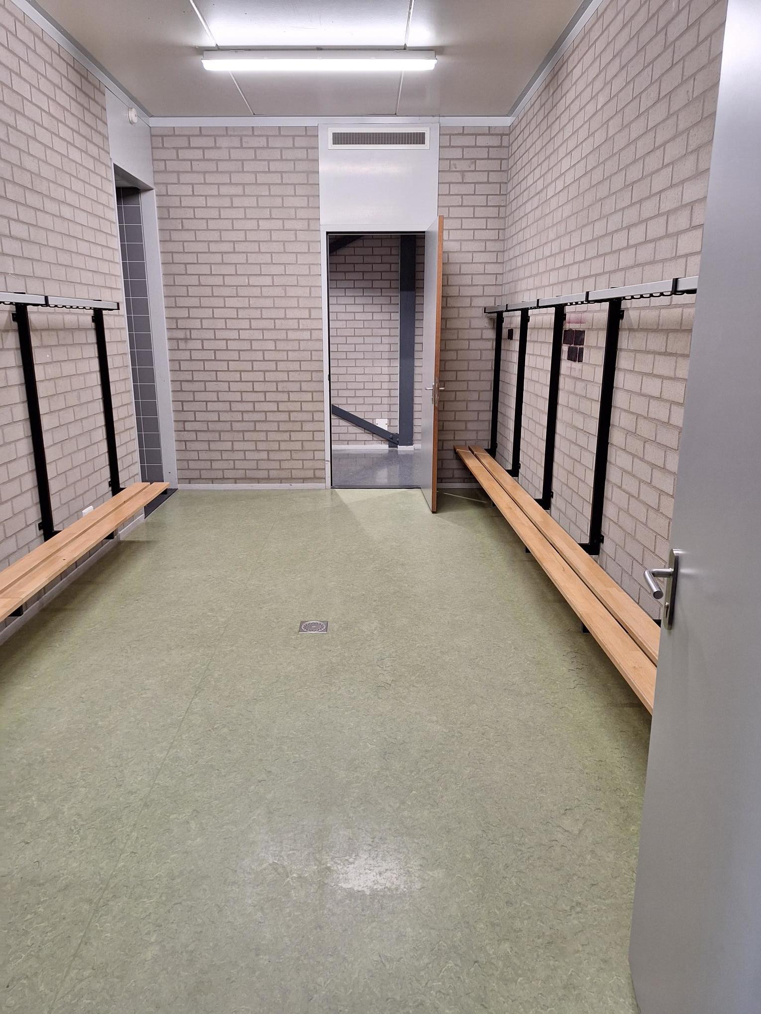 grijze kleedkamer