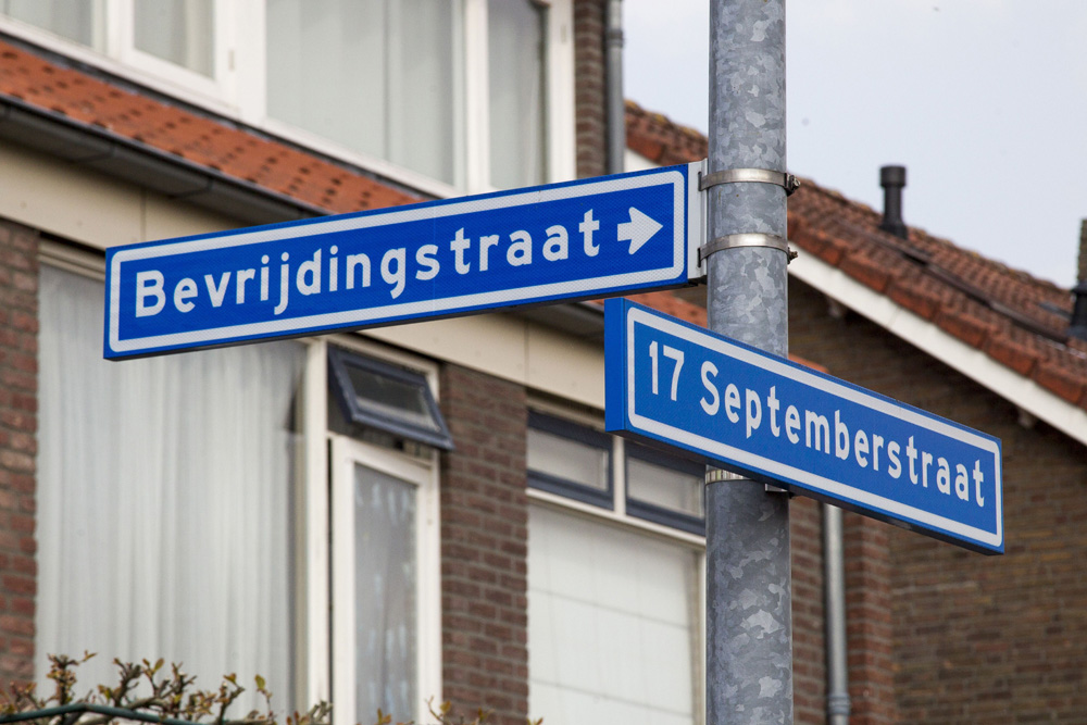 straatnamenborden Bevrijdingsstraat en 17 Septemberstraat