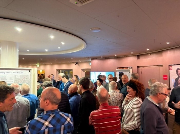 Bezoekers in de zaal bij participatiebijeenkomst op 16 april 2025
